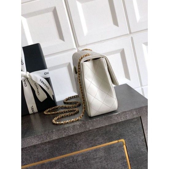 Repliche Borsa Chanel piccola con patta classica CF in pelle di agnello lucida bianca Imitazioni False Online