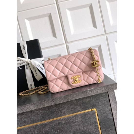 Repliche Borsa Chanel piccola con patta classica CF in pelle di agnello lucida rosa Imitazioni False Online