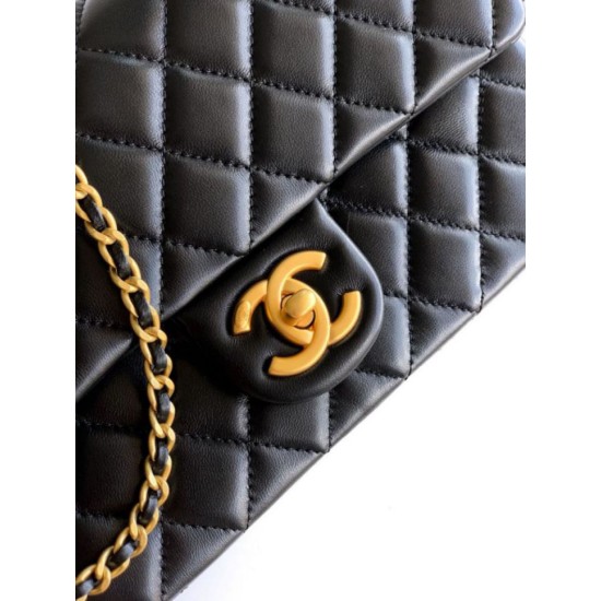 Repliche Borsa Chanel piccola con patta classica CF in pelle di agnello lucida nera Imitazioni False Online