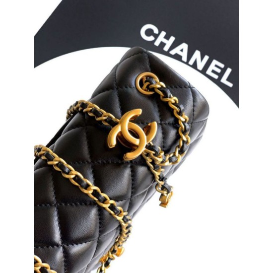 Repliche Borsa Chanel piccola con patta classica CF in pelle di agnello lucida nera Imitazioni False Online
