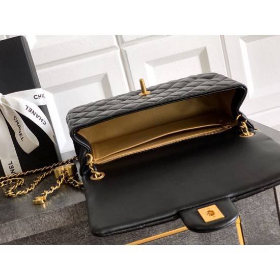 Repliche Borsa Chanel piccola con patta classica CF in pelle di agnello lucida nera Imitazioni False Online