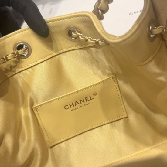Repliche Chanel AS5293, borsa a secchiello con coulisse piccola Hobo Vintage, pelle di daino gialla Imitazioni False Online