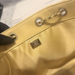 Repliche Chanel AS5293, borsa a secchiello con coulisse piccola Hobo Vintage, pelle di daino gialla Imitazioni False Online
