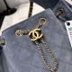Repliche Chanel AS5293, borsa a secchiello con coulisse piccola Hobo Vintage, pelle di daino blu Imitazioni False Online