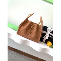 Repliche Chanel AS5293 Borsa a secchiello piccola Hobo Vintage con coulisse in pelle scamosciata marrone Imitazioni False Online