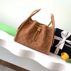 Repliche Chanel AS5293 Borsa a secchiello piccola Hobo Vintage con coulisse in pelle scamosciata marrone Imitazioni False Online