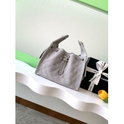 Repliche Chanel AS5293 Borsa a secchiello piccola Hobo Vintage con coulisse in pelle scamosciata grigia Imitazioni False Online