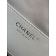 Replica Chanel AS5293 Borsa a secchiello piccola Hobo Vintage con coulisse in pelle scamosciata grigia Imitazioni False Repliche Chanel AS5293 Borsa a secchiello piccola Hobo Vintage con coulisse in pelle scamosciata grigia Imitazioni False Online