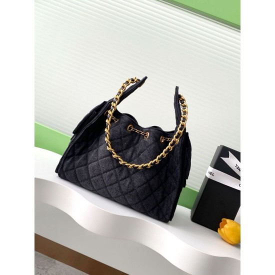 Repliche Chanel AS5293 Borsa a secchiello piccola Hobo Vintage con coulisse in denim nero Imitazioni False Online