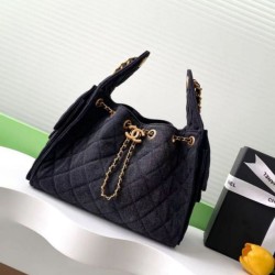 Repliche Chanel AS5293 Borsa a secchiello piccola Hobo Vintage con coulisse in denim nero Imitazioni False Online
