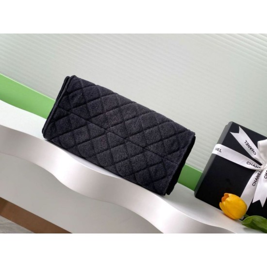 Repliche Chanel AS5293 Borsa a secchiello piccola Hobo Vintage con coulisse in denim nero Imitazioni False Online