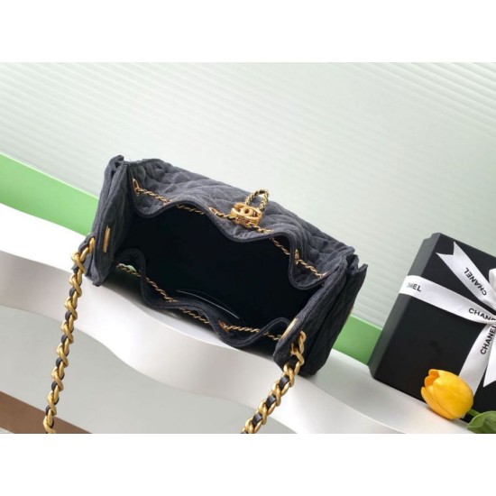 Repliche Chanel AS5293 Borsa a secchiello piccola Hobo Vintage con coulisse in denim nero Imitazioni False Online