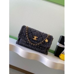 Repliche Borsa Maxi con Patta Chanel Denim Lavato AS5734 Blu Imitazioni False Online