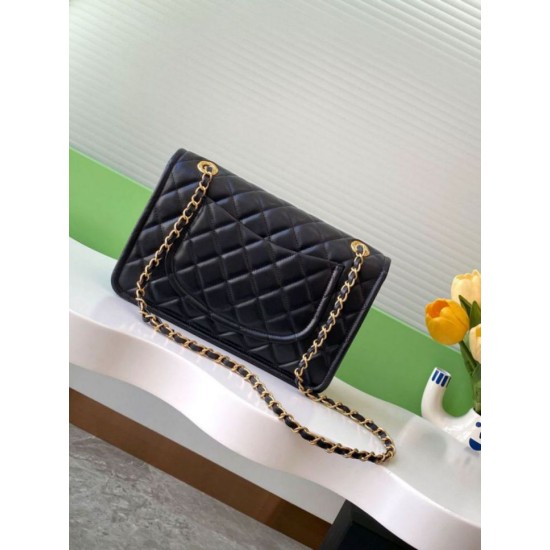 Repliche Borsa Sweet Flap Chanel 24K Pelle di vacchetta oliata e cerata AS5145 Nero Imitazioni False Online