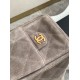 Replica Borsa tote Chanel grande con tracolla a catena AS5303 Scamosciato Grigio Imitazioni False Repliche Borsa tote Chanel grande con tracolla a catena AS5303 Scamosciato Grigio Imitazioni False Online