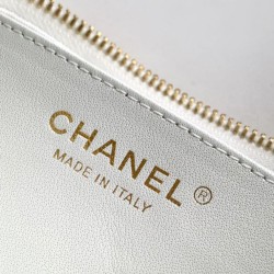Repliche Borsa Hobo Chanel Piccola AS5837 Pelle di Vitello Bianca Imitazioni False Online