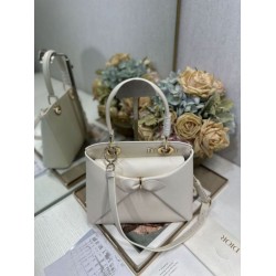 Replica Borsa tote Dior CD 26SS con fiocco bianca Imitazioni False Repliche Borsa tote Dior CD 26SS con fiocco bianca Imitazioni False Online
