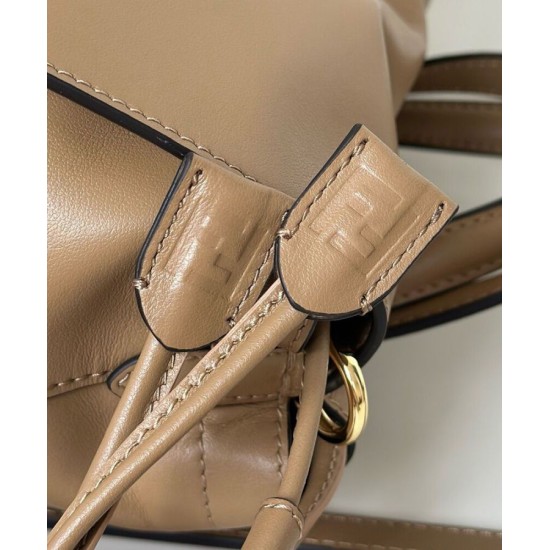 Repliche Zaino con coulisse da donna Fendi Cappuccino Vintage Albicocca Imitazioni False Online