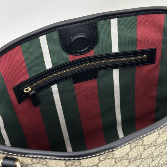 Repliche Perfette Borsa a tracolla piccola Gucci GG Emblem 848881 GG Nero Imitazioni False Online