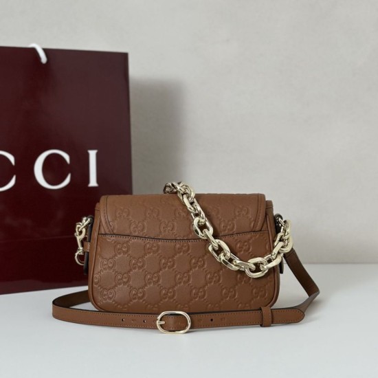 Repliche Perfette Gucci 847448 Borsa a tracolla piccola GG Emblem Marrone Imitazioni False Online