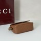 Repliche Perfette Gucci 847448 Borsa a tracolla piccola GG Emblem Marrone Imitazioni False Online