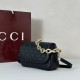 Repliche Perfette Gucci 847448 Borsa a tracolla piccola GG Emblem Nero Imitazioni False Online