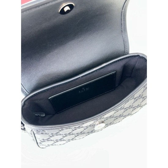 Repliche Perfette Gucci 847448 Borsa a tracolla piccola GG Emblem Nero Imitazioni False Online