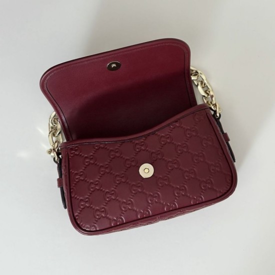 Repliche Perfette Gucci 847448 Borsa a tracolla piccola GG Emblem Bordeaux Imitazioni False Online