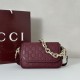 Repliche Perfette Gucci 847448 Borsa a tracolla piccola GG Emblem Bordeaux Imitazioni False Online