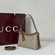 Repliche Perfette Gucci 847450 Borsa a tracolla piccola GG Emblem Marrone Imitazioni False Online