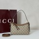 Repliche Perfette Gucci 847450 Borsa a tracolla piccola GG Emblem Marrone Imitazioni False Online