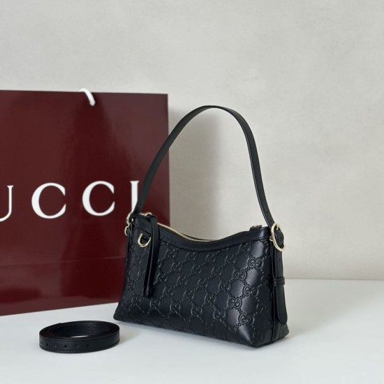 Replica Gucci 847450 Borsa a tracolla piccola GG Emblem Nero Fallate Outlet Online Italia Repliche Perfette Gucci 847450 Borsa a tracolla piccola GG Emblem Nero Imitazioni False Online