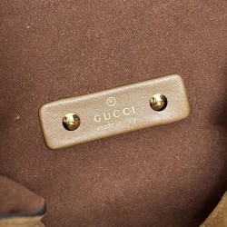 Replica Borsa a mano media Gucci Softbit in pelle scamosciata 837467 Marrone Fallate Outlet Online Italia Repliche Perfette Borsa a mano media Gucci Softbit in pelle scamosciata 837467 Marrone Imitazioni False Online