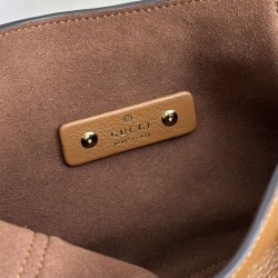 Replica Borsa a mano media Gucci Softbit 837467 Marrone Fallate Outlet Online Italia Repliche Perfette Borsa a mano media Gucci Softbit 837467 Marrone Imitazioni False Online