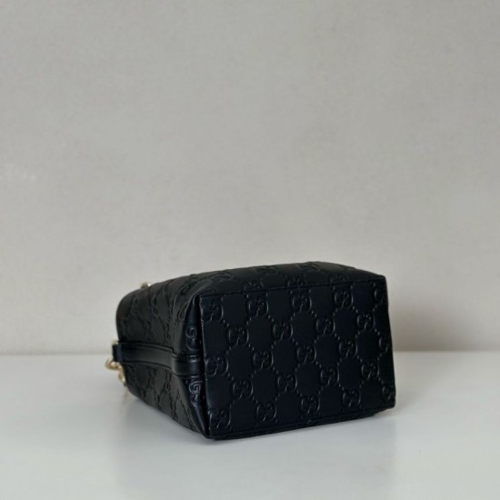 Repliche Perfette Borsa a secchiello piccola Gucci GG Emblem 815118 Nera Imitazioni False Online