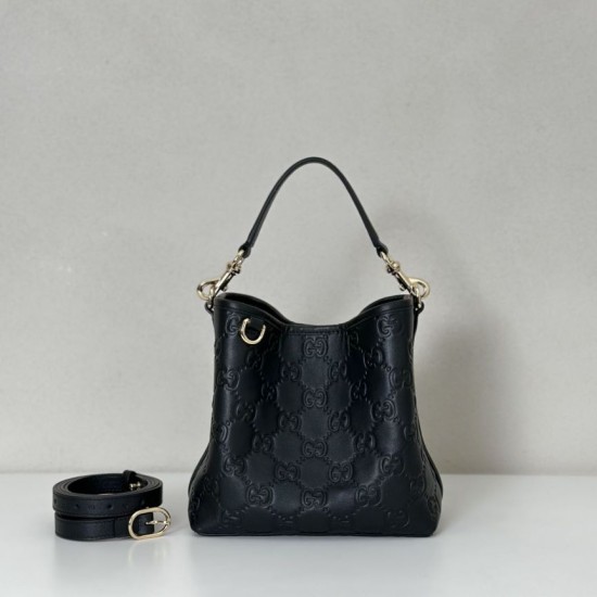 Repliche Perfette Borsa a secchiello piccola Gucci GG Emblem 815118 Nera Imitazioni False Online