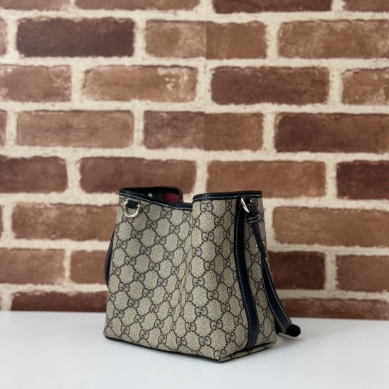 Repliche Perfette Borsa a secchiello piccola Gucci GG Emblem 815118 Nera Imitazioni False Online