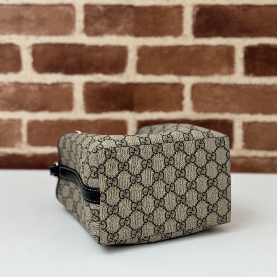 Repliche Perfette Borsa a secchiello piccola Gucci GG Emblem 815118 Nera Imitazioni False Online