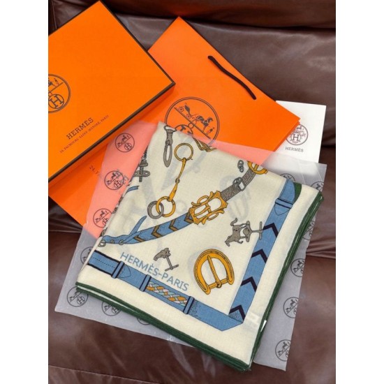 Repliche Perfette Sciarpa reversibile in cashmere Hermès con motivo a cavallo che salta 140 Blu Imitazioni False Online