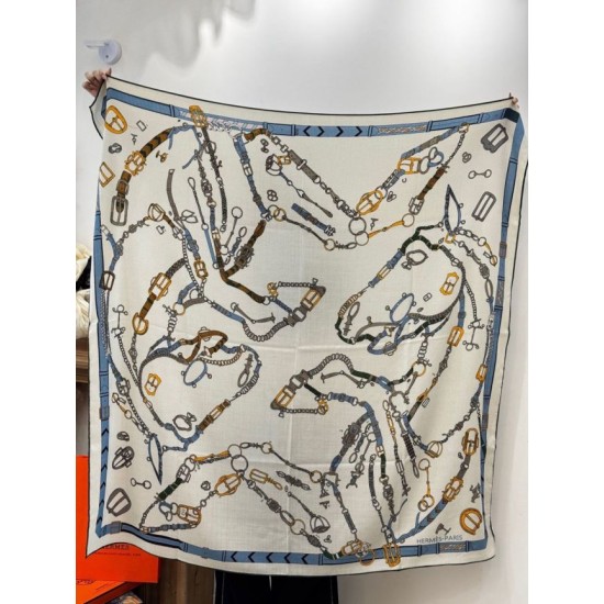 Repliche Perfette Sciarpa reversibile in cashmere Hermès con motivo a cavallo che salta 140 Blu Imitazioni False Online
