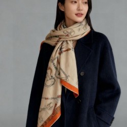 Repliche Perfette Sciarpa reversibile in cashmere Hermès con motivo a cavallo che salta 140 Organge Imitazioni False Online