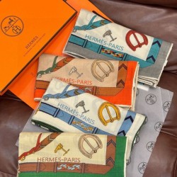 Repliche Perfette Sciarpa reversibile Hermès in cashmere con motivo a cavallo che salta 140 Imitazioni False Online