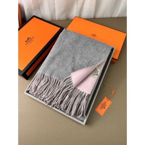 Replica Scialle reversibile classico in cashmere bicolore Hermès 70 x 200 Grigio/Rosa Fallate Outlet Online Italia Repliche Perfette Scialle reversibile classico in cashmere bicolore Hermès 70 x 200 Grigio/Rosa Imitazioni False Online