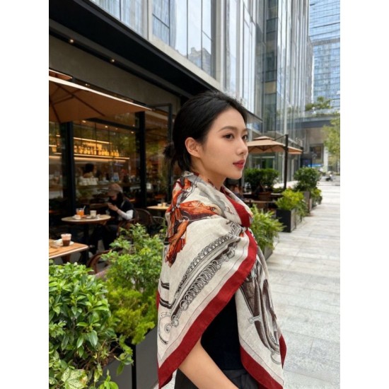 Repliche Perfette Scialle reversibile in velluto tono su tono Hermès con finimento per cavallo in stile balestra 135 Imitazioni False Online