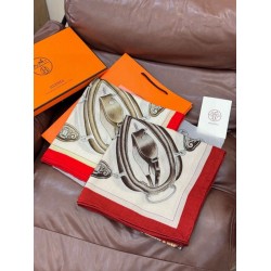 Replica Scialle Hermès reversibile in velluto tono su tono con finimenti per cavalli stile balestra 135 Rosso Fallate Outlet Online Italia Repliche Perfette Scialle Hermès reversibile in velluto tono su tono con finimenti per cavalli stile balestra 135 Rosso Imitazioni False Online