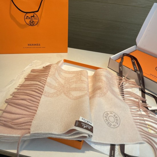 Replica Sciarpa classica reversibile in lana d'agnello Hermès 35 x 200 Rosa Fallate Outlet Online Italia Repliche Perfette Sciarpa classica reversibile in lana d'agnello Hermès 35 x 200 Rosa Imitazioni False Online