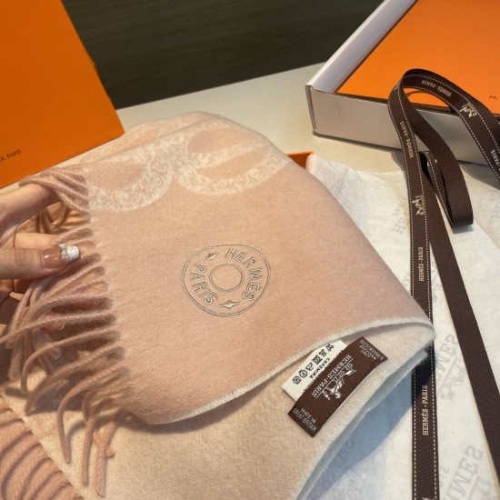 Replica Sciarpa classica reversibile in lana d'agnello Hermès 35 x 200 Rosa Fallate Outlet Online Italia Repliche Perfette Sciarpa classica reversibile in lana d'agnello Hermès 35 x 200 Rosa Imitazioni False Online