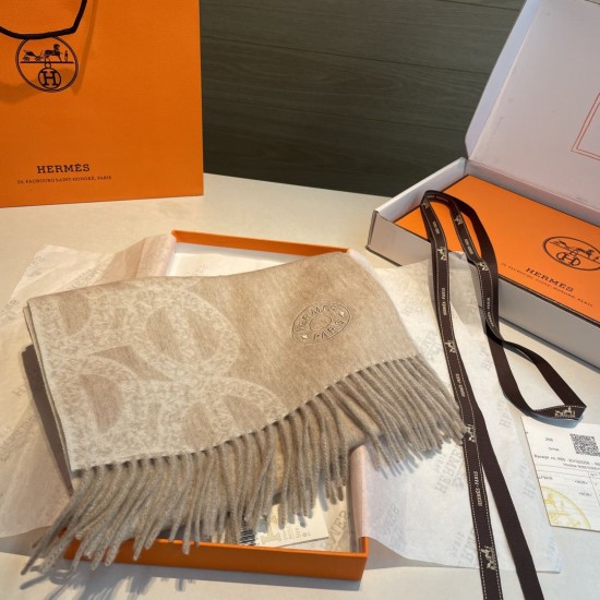 Replica Sciarpa classica reversibile in lana d'agnello Hermès 35 x 200 Fallate Outlet Online Italia Repliche Perfette Sciarpa classica reversibile in lana d'agnello Hermès 35 x 200 Imitazioni False Online