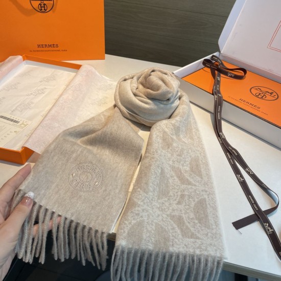 Replica Sciarpa classica reversibile in lana d'agnello Hermès 35 x 200 Fallate Outlet Online Italia Repliche Perfette Sciarpa classica reversibile in lana d'agnello Hermès 35 x 200 Imitazioni False Online