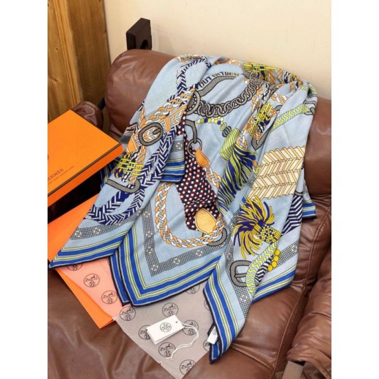 Replica Foulard quadrato in velluto intrecciato a mano Hermès, 140 blu Fallate Outlet Online Italia Repliche Perfette Foulard quadrato in velluto intrecciato a mano Hermès, 140 blu Imitazioni False Online